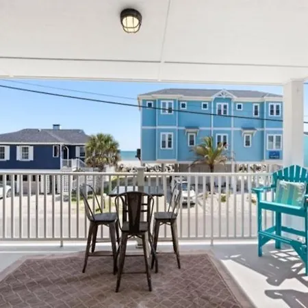 Laid Back By The Sea - Steps From The Beach With Amazing Ocean Views, Parking For 2 Included, Condo